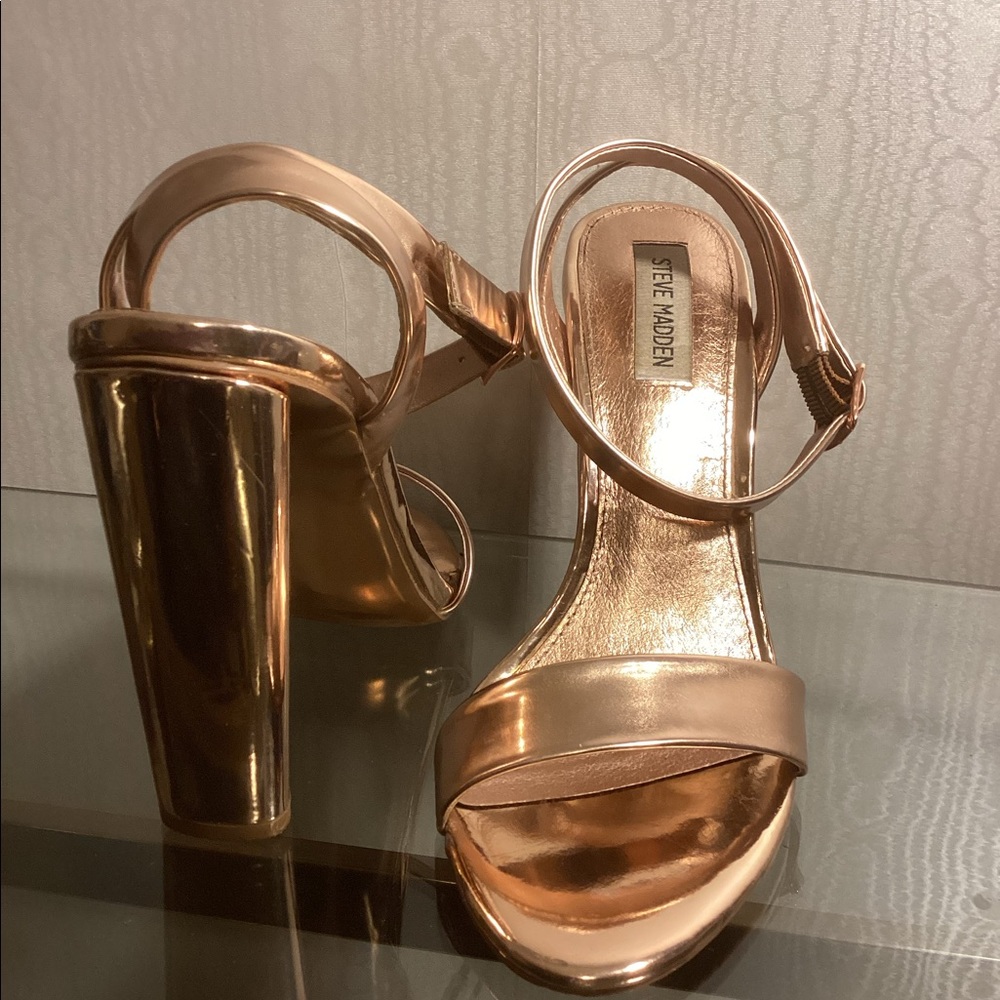 STEVE MADDEN ROSE GOLD ANKLE STRAP PEEP TOE BLOCK HEEL SANDAL SZ 10. $35.